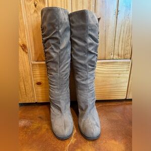 Mia “Biscuit” women’s boots size 9